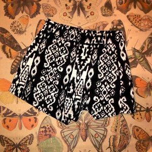 Aztec Skort NWT 🖤